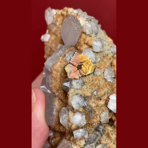 Iridescent chalcopyrite with fluorite and pyrite from Hubei — detail view