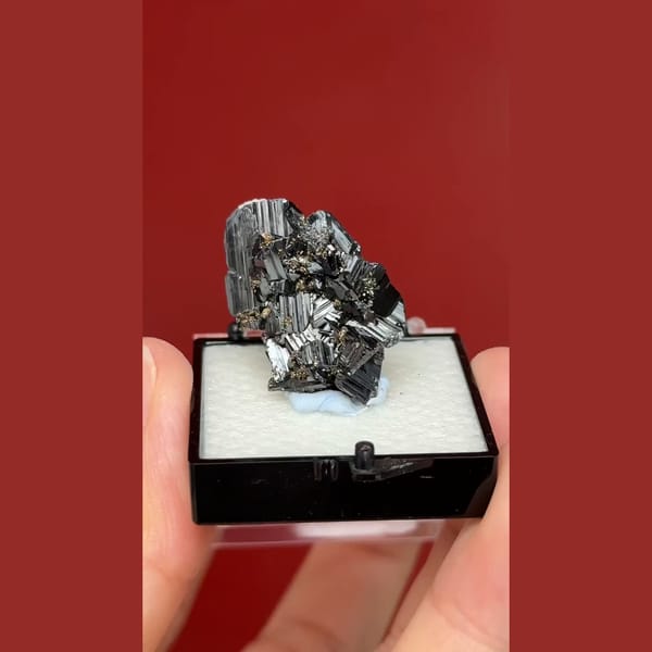 Black bladed wolframite with pyrite from Yaogangxian, Hunan — detail view