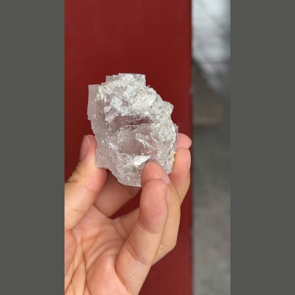 Colourless stepped fluorite from Xuebaoding, Sichuan — alternate view