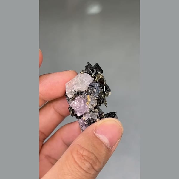 Black wolframite with pyrite, chalcopyrite, fluorite and quartz from Yaogangxian, Hunan — detail view