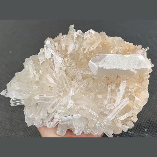 White tabular barite on a clear quartz cluster from Jinkouhe, Sichuan — alternate view