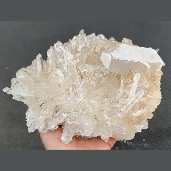 White tabular barite on a clear quartz cluster from Jinkouhe, Sichuan — detail view