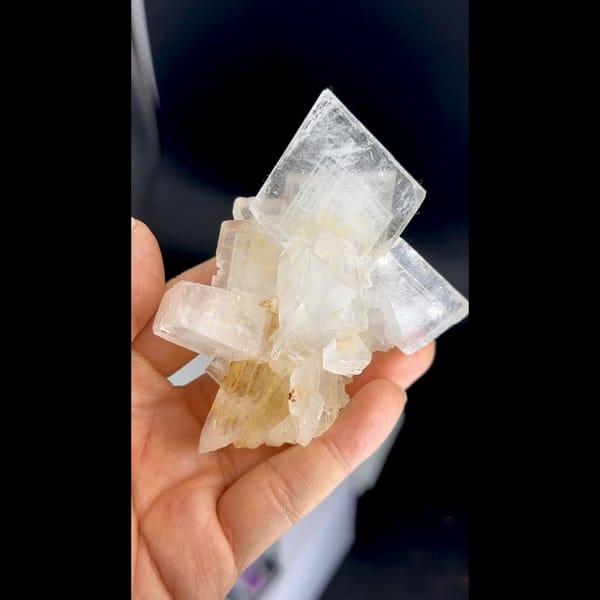 Clear to white tabular barite crystal cluster from Jinkouhe, Sichuan — alternate view