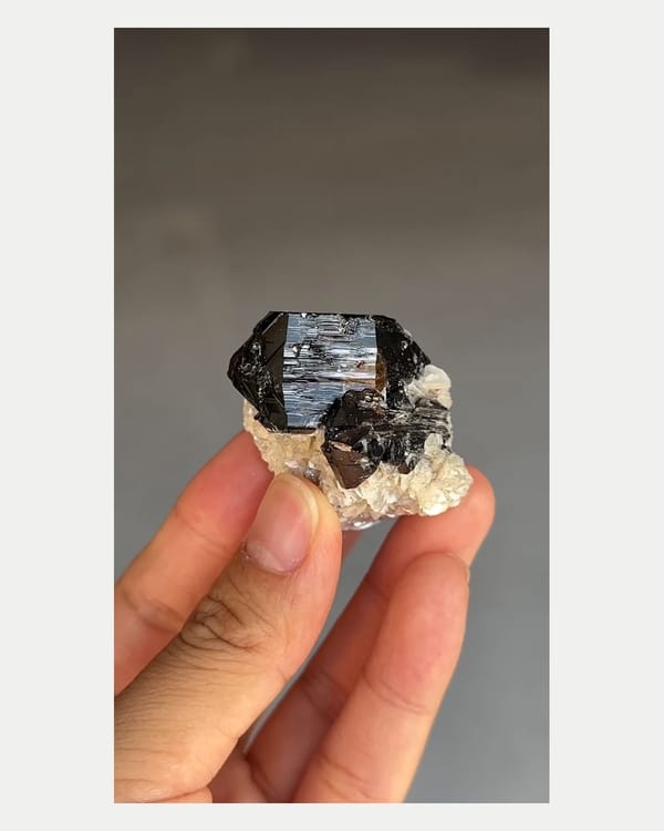 Complete front view of tetragonal cassiterite on mica