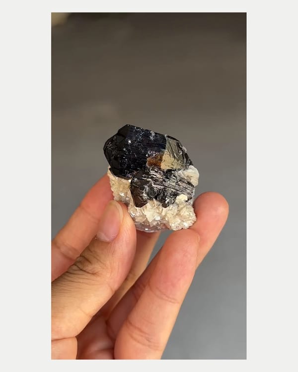 Complete reverse view of tetragonal cassiterite on mica