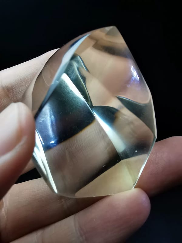 Complete side view showing broad facets on the same quartz piece