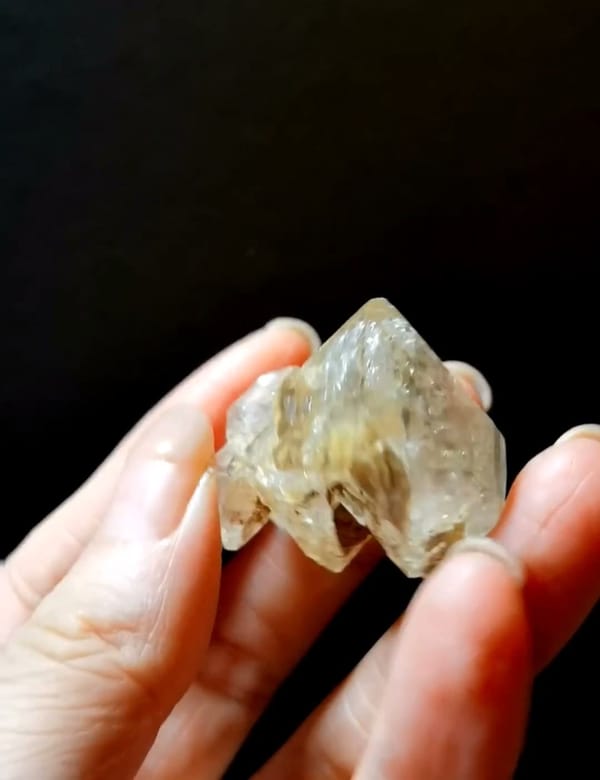 Complete reverse view of the exact Multiple-Growth Skeletal Quartz from Pakistan