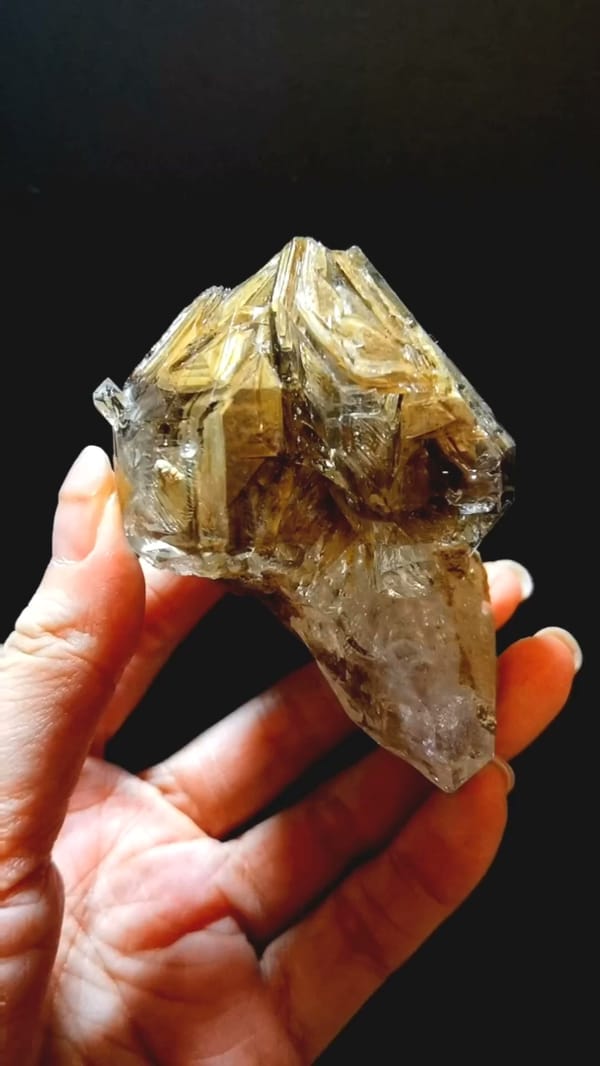Complete front view of Yellow-Clay Skeletal Quartz from Pakistan