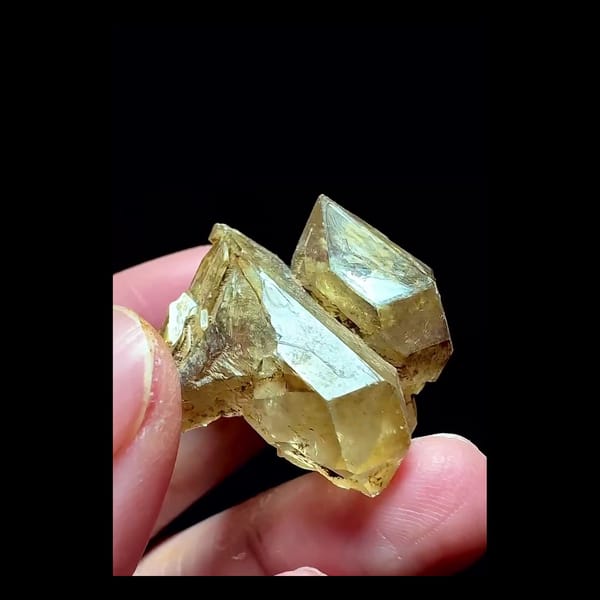 Old-Skin Yellow-Clay Window Quartz — Pakistan — complete specimen view 3