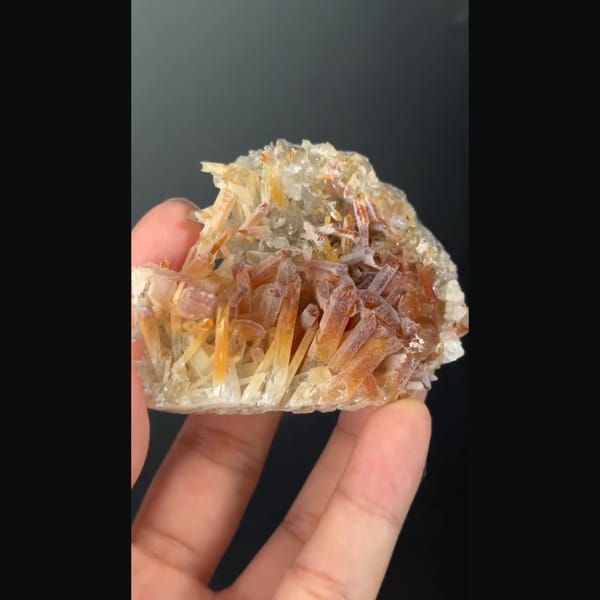 Fan-shaped golden-brown citrine quartz cluster from Jinkouhe, Sichuan — alternate view