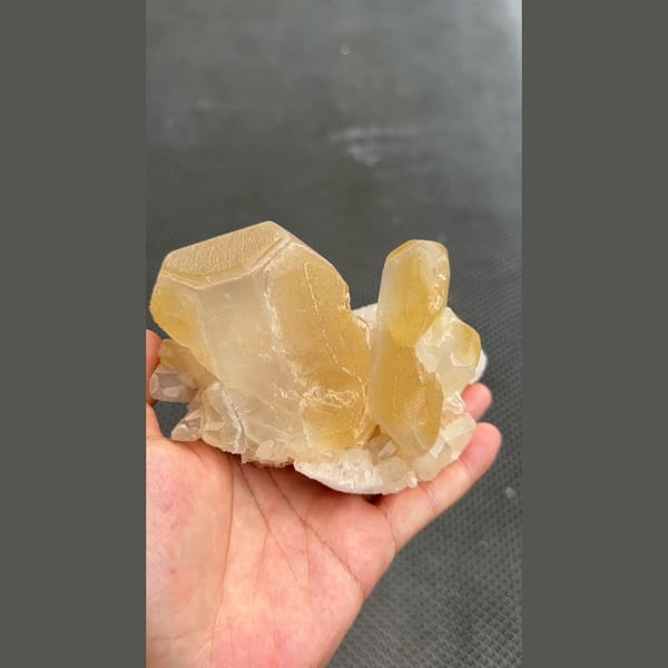 Large honey-cream barite crystal cluster from Jinkouhe, Sichuan — complete view