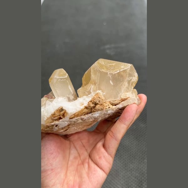 Large honey-cream barite crystal cluster from Jinkouhe, Sichuan — detail view