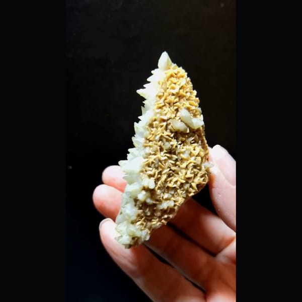 Dogtooth calcite with dolomite and pyrite from Daye — alternate view