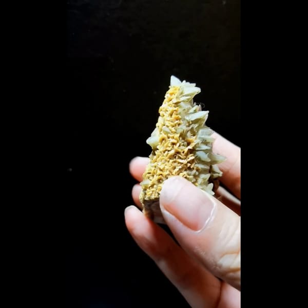 Dogtooth calcite with dolomite and pyrite from Daye — alternate view