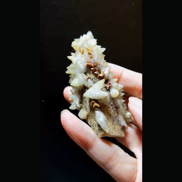 Dogtooth calcite with dolomite and pyrite from Daye — detail view