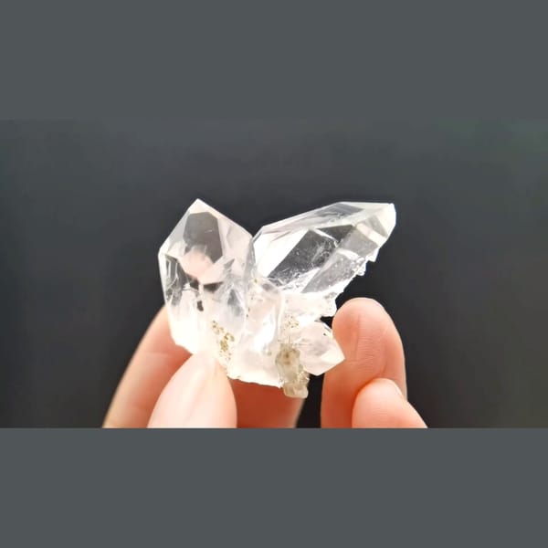 Water clear keyhole quartz from Pakistan — detail view