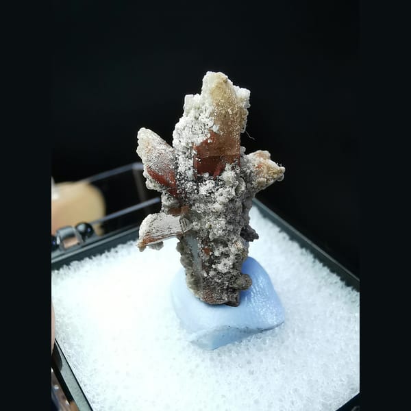 Flower-shaped wine-red topaz cluster from Mexico — complete view