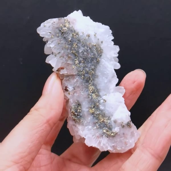 Milky quartz with pyrite from Jiangxi — complete view