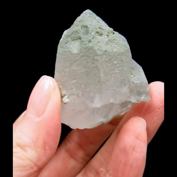 Green phantom quartz with calcite from Yaogangxian — complete view