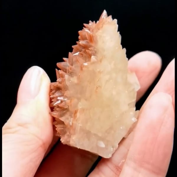 Bicolor dogtooth calcite from Daye Hubei — alternate view