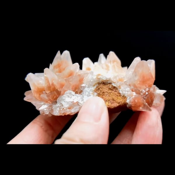 Red-core dogtooth calcite from Daye Hubei — alternate view