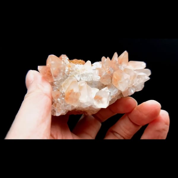 Red-core dogtooth calcite from Daye Hubei — detail view