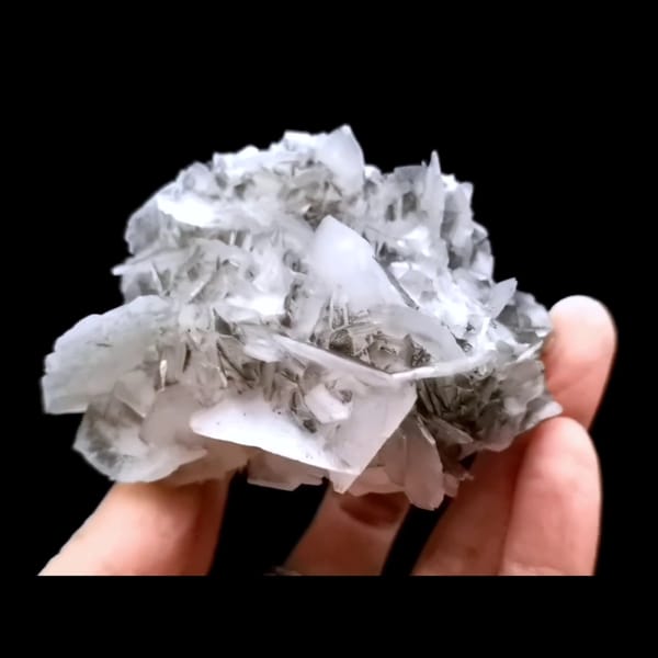 Rose petal calcite from Xianghualing — complete view