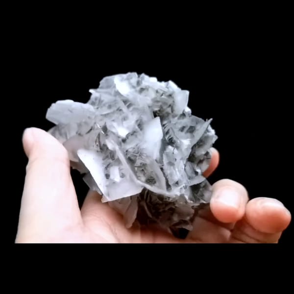 Rose petal calcite from Xianghualing — detail view