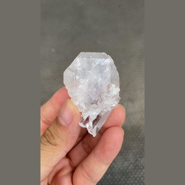 Clear glassy barite crystal with quartz from Jinkouhe, Sichuan — complete view