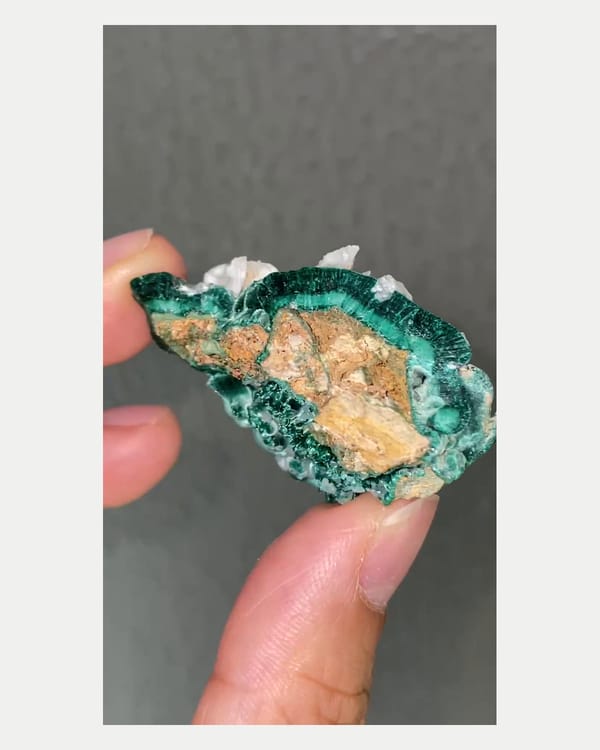 Complete underside view of Palabanda malachite matrix