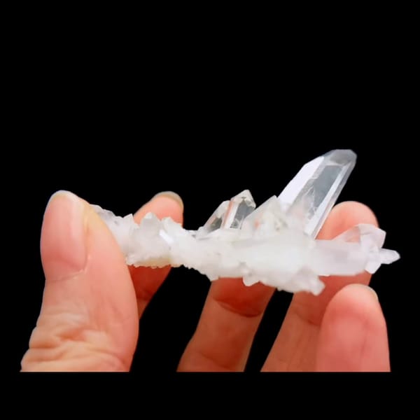 Icy quartz cluster with tunnel from Jinkouhe — detail view