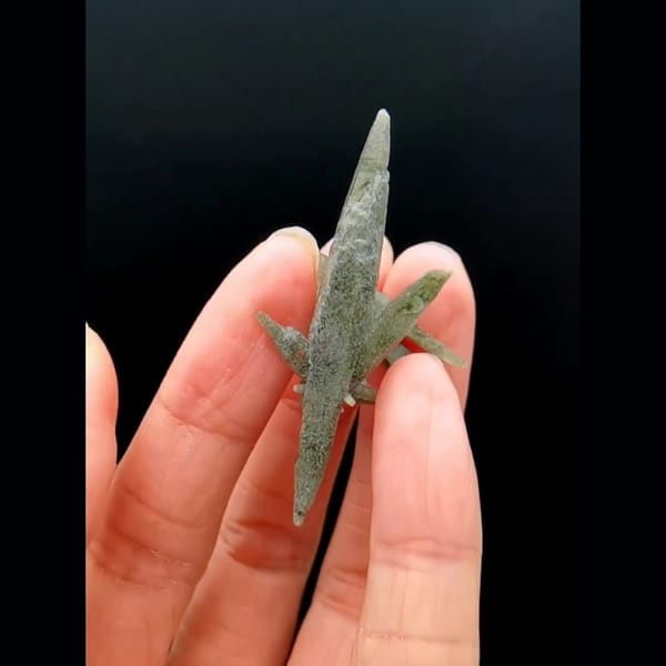 Double terminated green phantom quartz from Nepal — alternate view