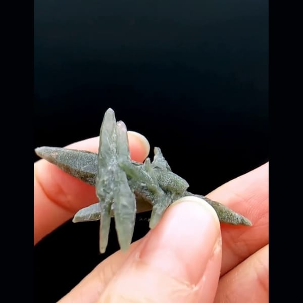 Double terminated green phantom quartz from Nepal — detail view