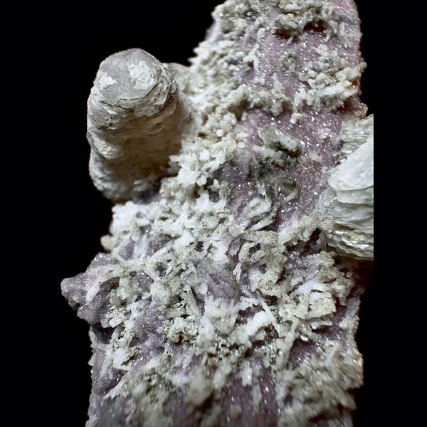 Purple sugary-coated quartz with green calcite from Inner Mongolia — alternate view