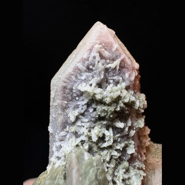 Purple sugary-coated quartz with green calcite from Inner Mongolia — detail view