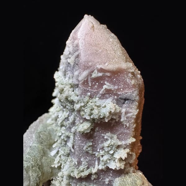 Purple sugary-coated quartz with green calcite from Inner Mongolia — detail view