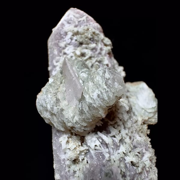 Purple sugary-coated quartz with green calcite from Inner Mongolia — detail view