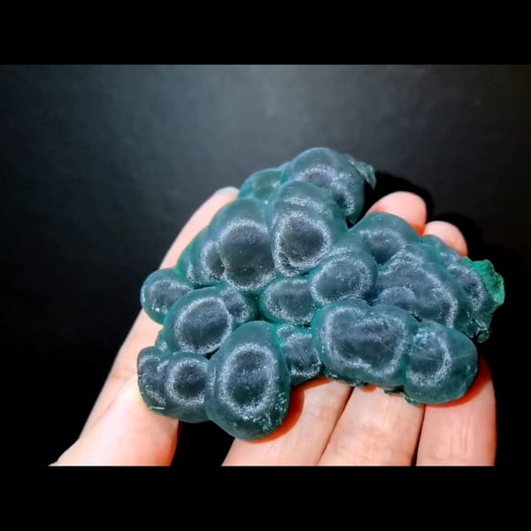 Cats-eye botryoidal malachite from the Congo — alternate view