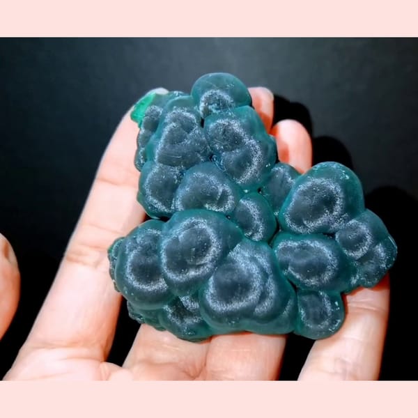 Cats-eye botryoidal malachite from the Congo — detail view