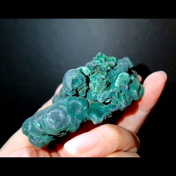 Larger cats-eye malachite from the Congo — detail view
