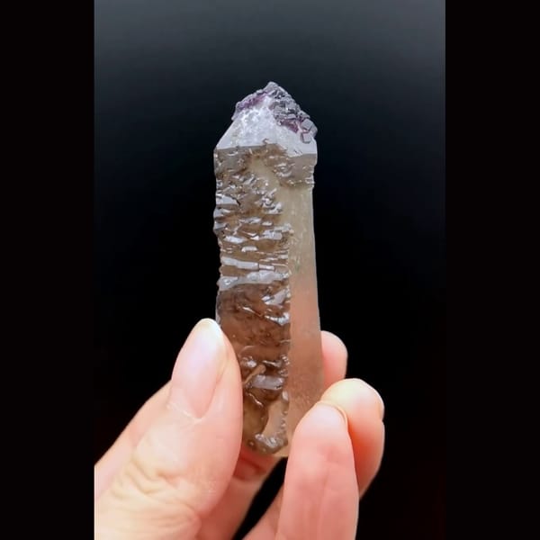 Interference-pattern secondary quartz with fluorite A — alternate view