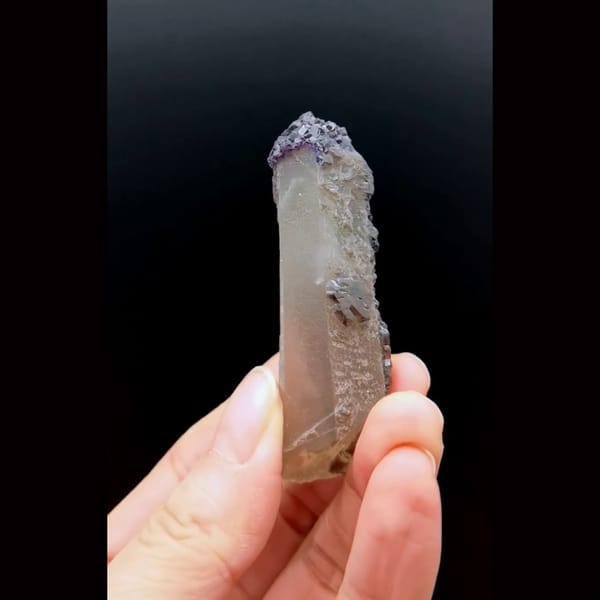 Interference-pattern secondary quartz with fluorite A — alternate view