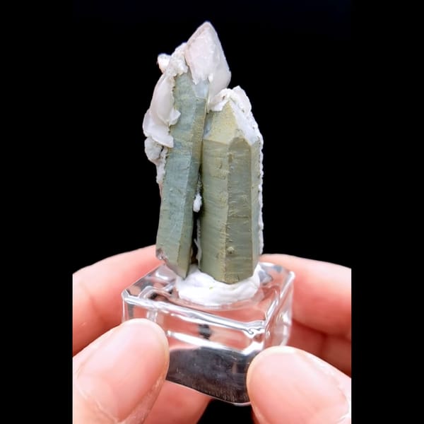 Green quartz with red petal calcite from Inner Mongolia — alternate view