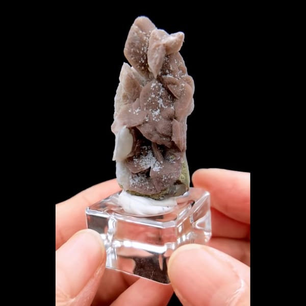 Green quartz with red petal calcite from Inner Mongolia — detail view