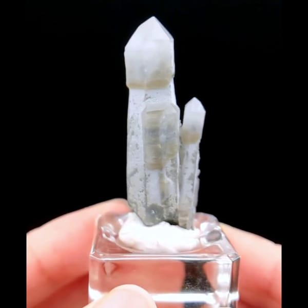 Interference cap quartz from Inner Mongolia — alternate view