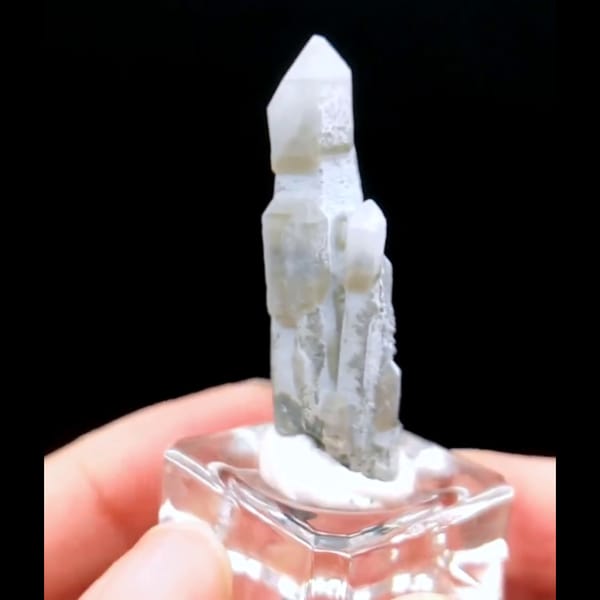 Interference cap quartz from Inner Mongolia — alternate view