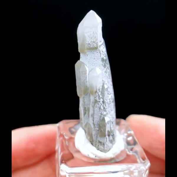 Interference cap quartz from Inner Mongolia — detail view
