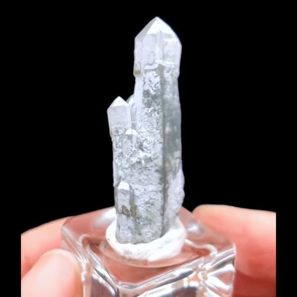 Interference cap quartz from Inner Mongolia — detail view