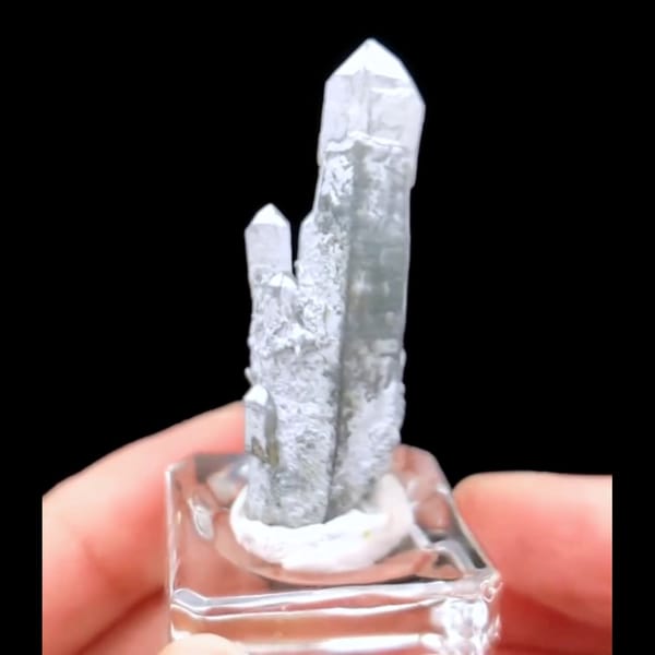 Interference cap quartz from Inner Mongolia — detail view