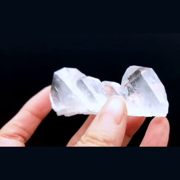 Heavy suture quartz from Pakistan — detail view